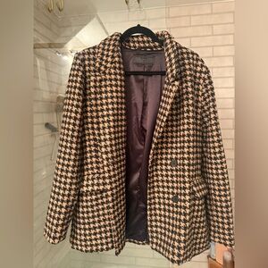 Black and tan houndstooth blazer coat